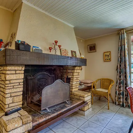 Location Fontaine De Sarac Клермон-л'Эро