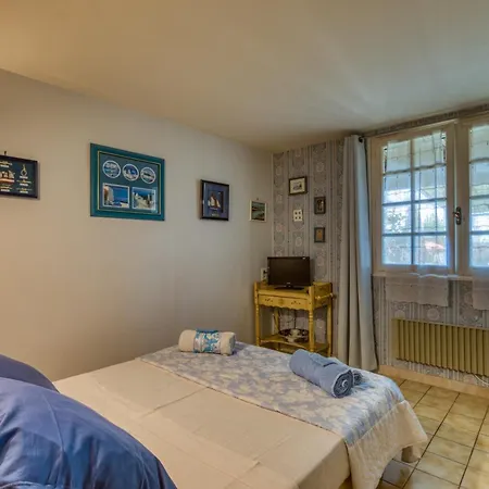 Location Fontaine De Sarac * Клермон-л'Эро