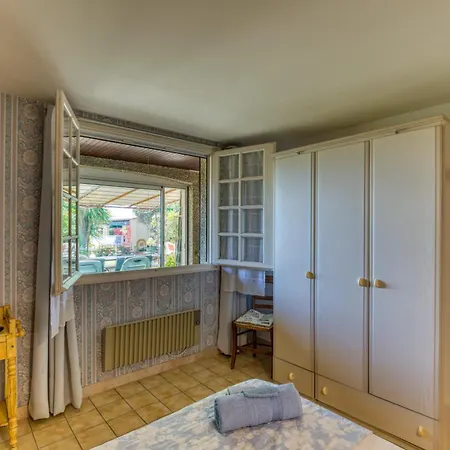 Апартаменты Location Fontaine De Sarac *